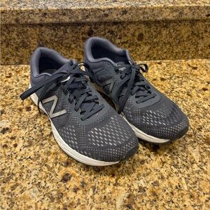 New Balance Fresh Foam Arishi Grey Running Shoes Size 8.5 Sneakers light wear